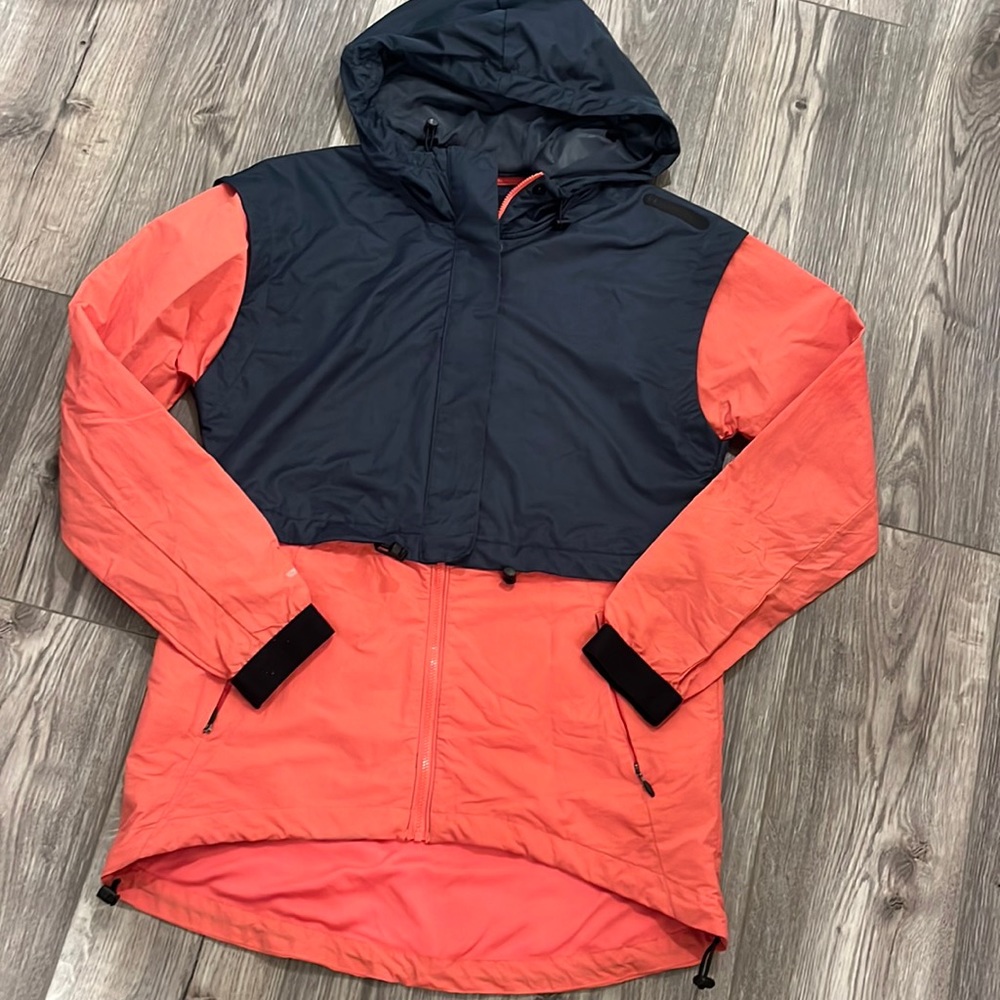 Under armour Gore Windstopper windbreaker zip up in coral & navy size small